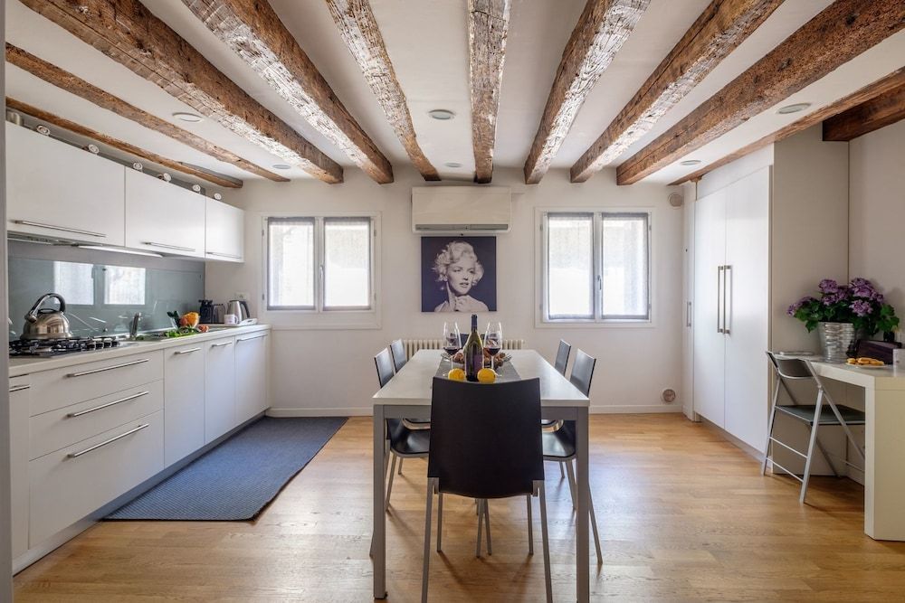 Lion 5 Apartment, 2 Bedrooms 4