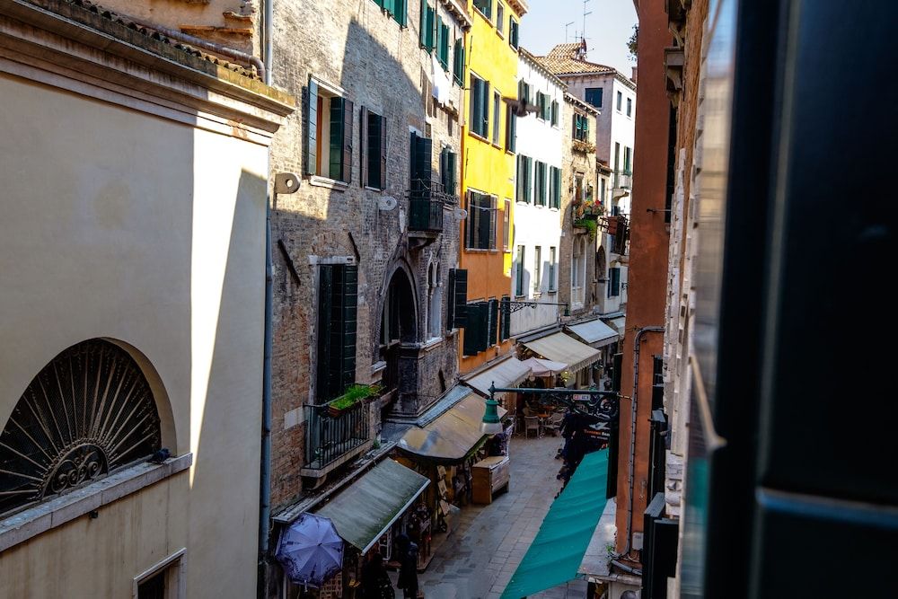 undefined The Lion House 10