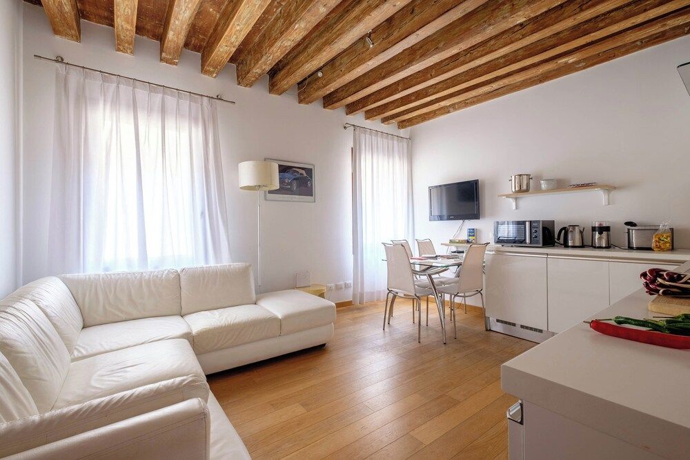 undefined The Lion House 4