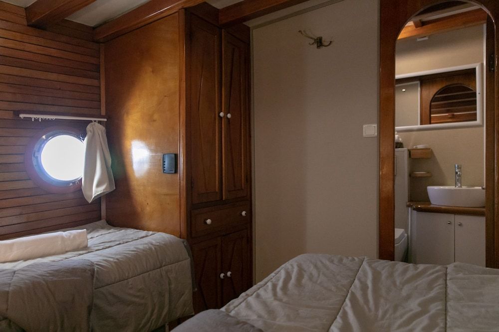 Venezia Boat San Marco Twin Room 4