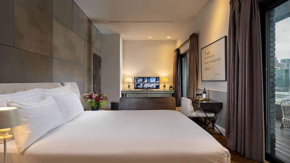 Suite, 1 Queen Bed (Sunset View)
