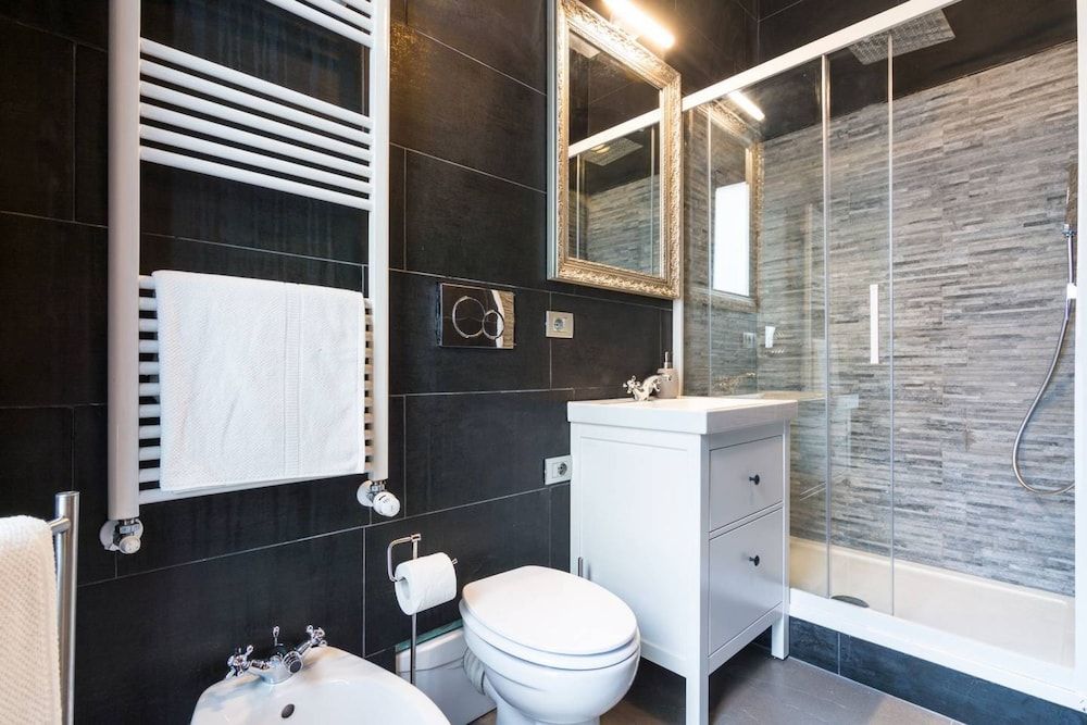 Luxury 5 Bedrooms In The Heart of Milan Apartment, 5 Bedrooms 17