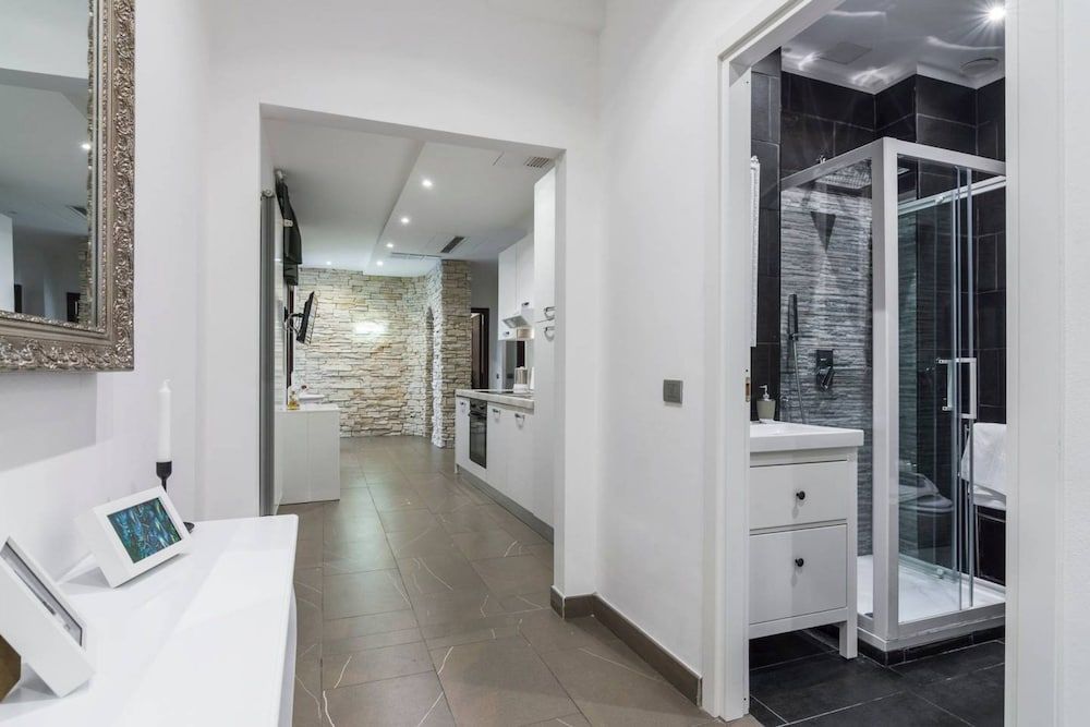 Luxury 5 Bedrooms In The Heart of Milan Apartment, 5 Bedrooms 16