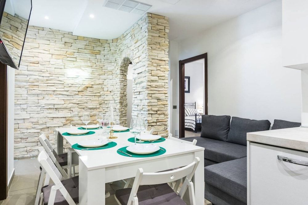 undefined Luxury 5 Bedrooms In The Heart of Milan 4