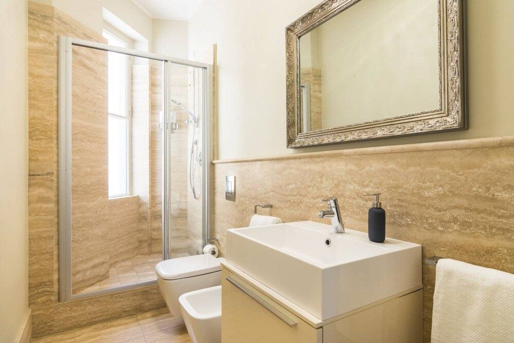 Luxury 3 Bedrooms Near Duomo Apartment, 3 Bedrooms, Balcony, City View 14