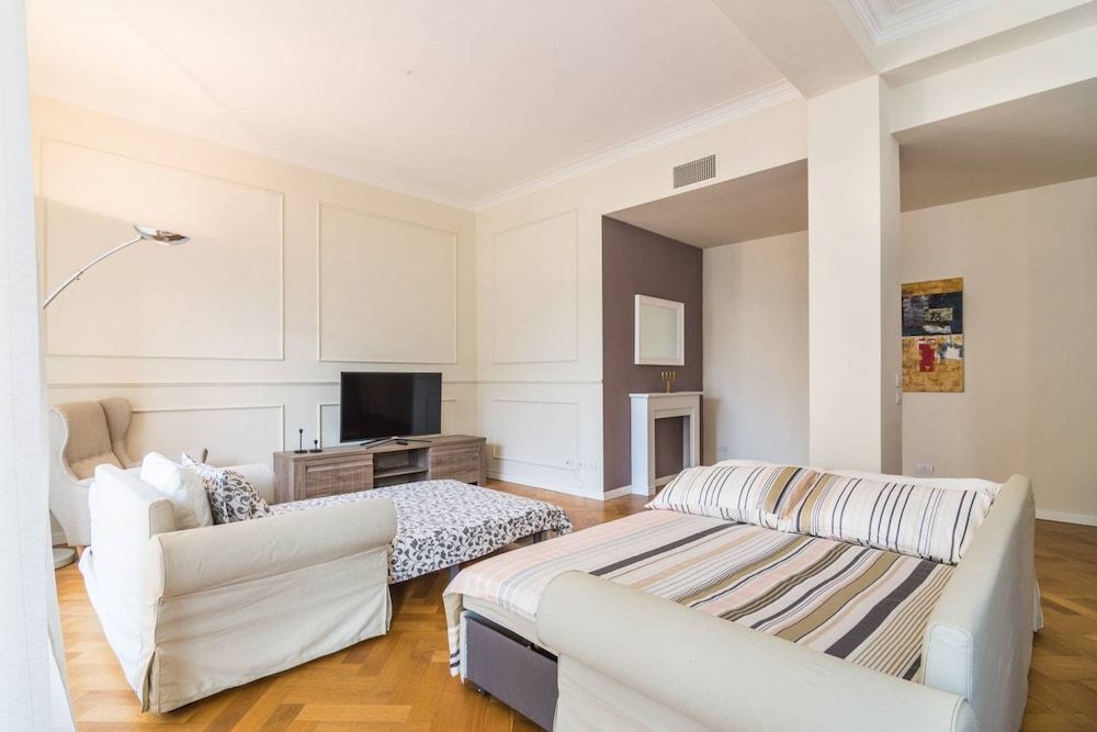 Luxury 3 Bedrooms Near Duomo Apartment, 3 Bedrooms, Balcony, City View 19