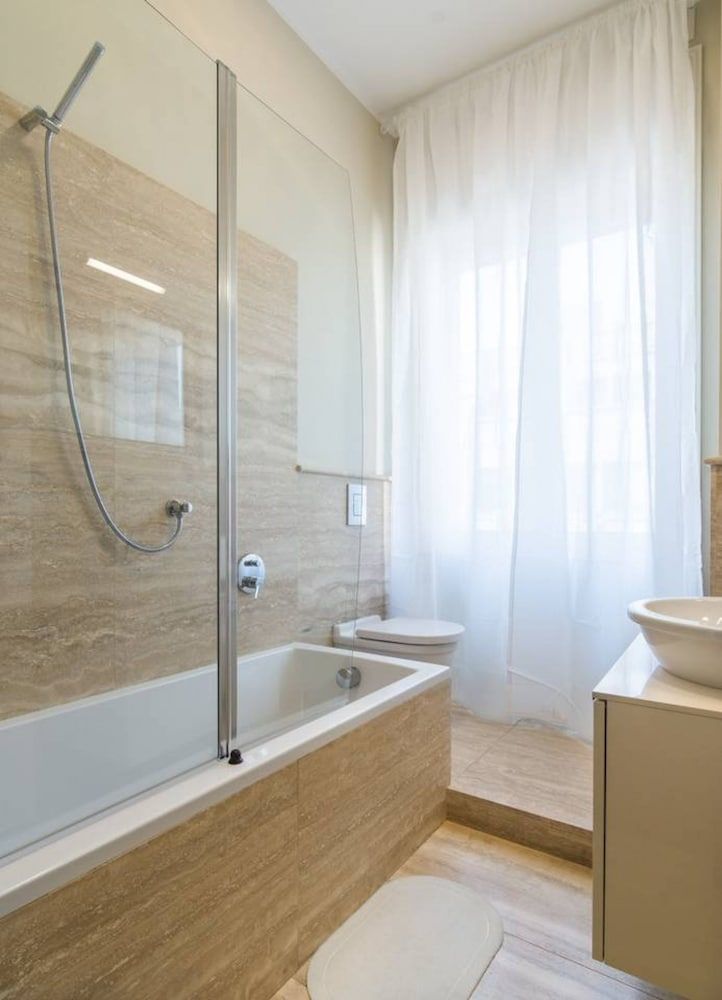 Luxury 3 Bedrooms Near Duomo Apartment, 3 Bedrooms, Balcony, City View 15