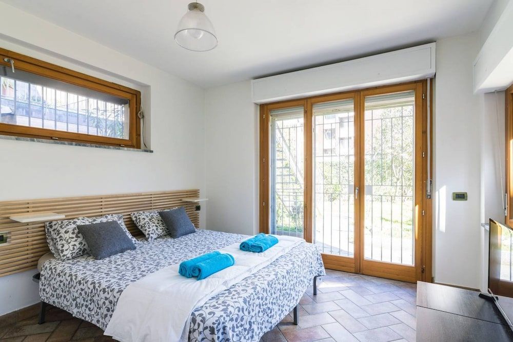 4 Bedroom Villa near Metro