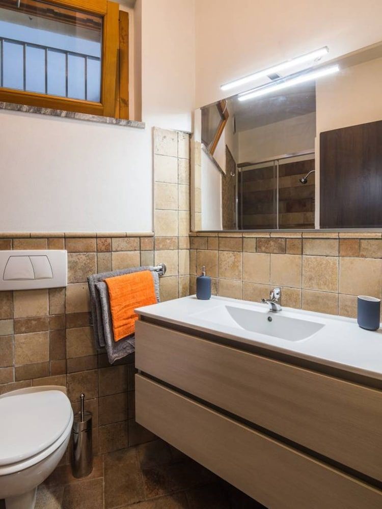 4 Bedroom Villa near Metro Apartment 18