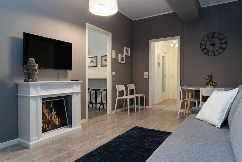 Large Apartment near City Center Apartment, 4 Bedrooms 2