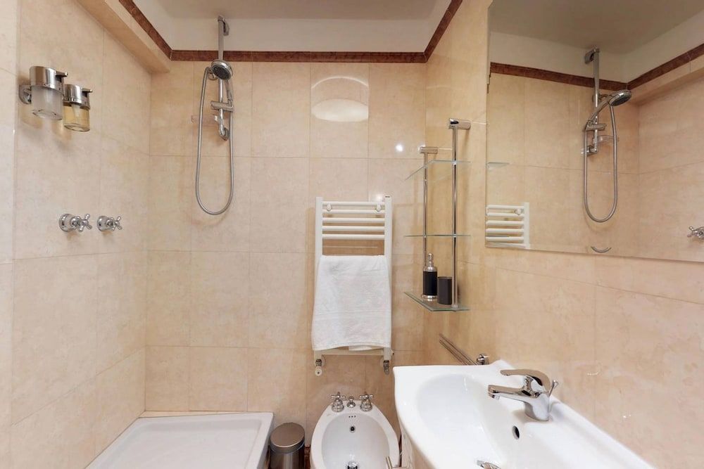 Fashion District Apartment Apartment, 2 Bedrooms 13