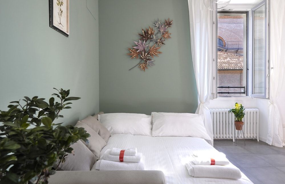 At Home Heart of Milan - Bright City Apartment, 2 Bedrooms 5