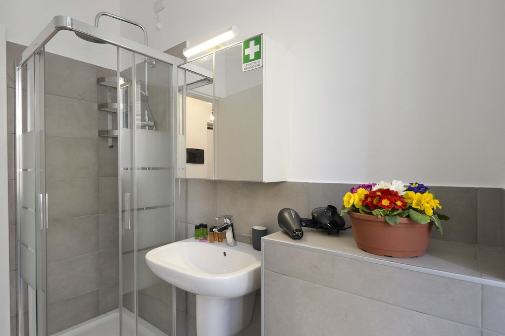 At Home Heart of Milan - Bright City Apartment, 2 Bedrooms 11