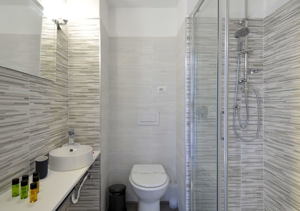 At Home Heart of Milan - Bright City Apartment, 2 Bedrooms 13