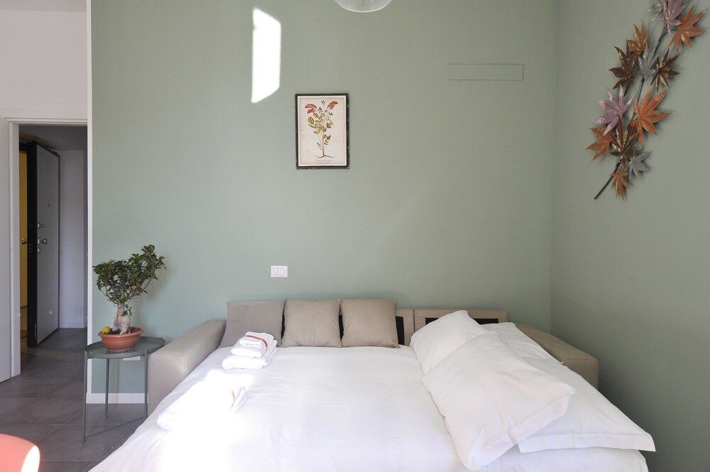 At Home Heart of Milan - Bright City Apartment, 2 Bedrooms 4