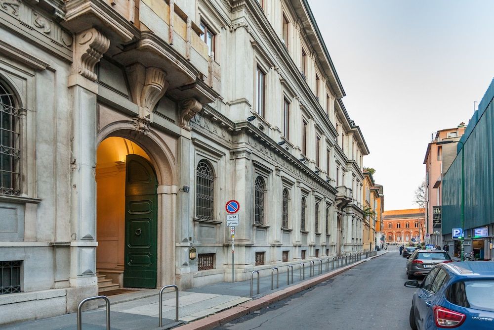 undefined easyhomes - Duomo Suites & Apartments 3