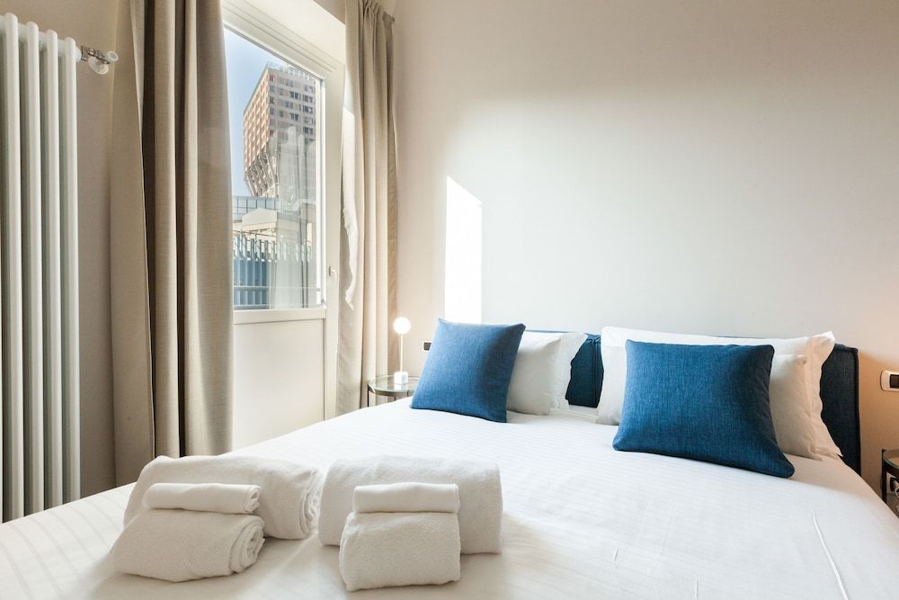 undefined easyhomes - Duomo Suites & Apartments 8