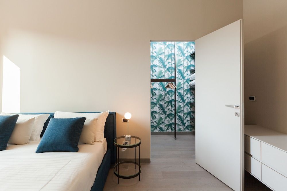 undefined easyhomes - Duomo Suites & Apartments 9