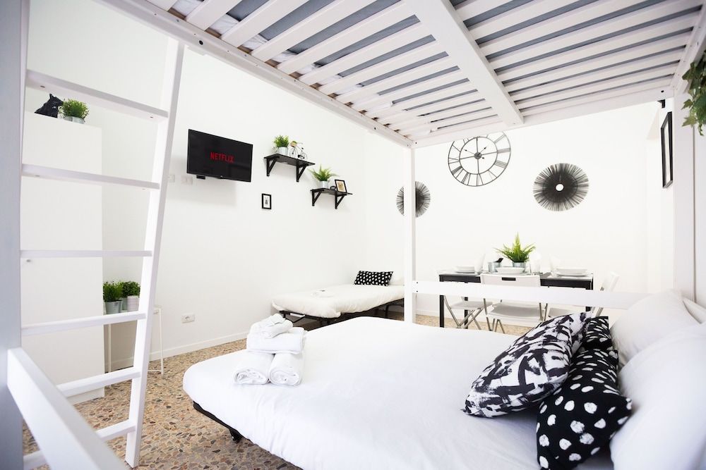 undefined Home Hotel -  Anacreonte 7