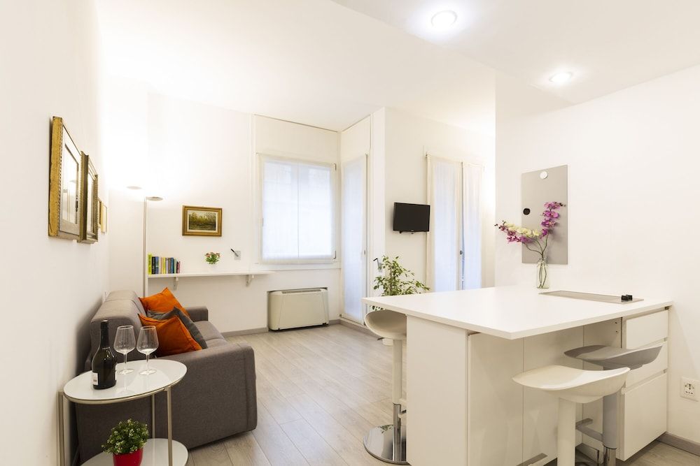 undefined notaMi - Queen of Brera - San Marco 1 2