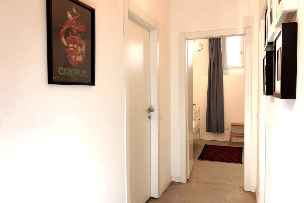 undefined Inviting 2-bed Apartment in Milano 7