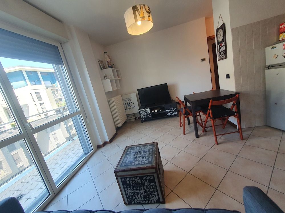 undefined Futurismo 8 10