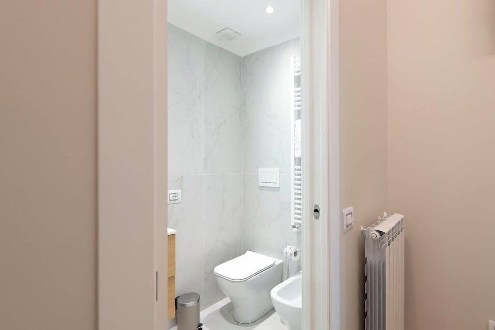 Heart Milan Apartments - Duomo District Deluxe Apartment, 2 Bedrooms, 2 Bathrooms (Galleria del Corso 4) 13