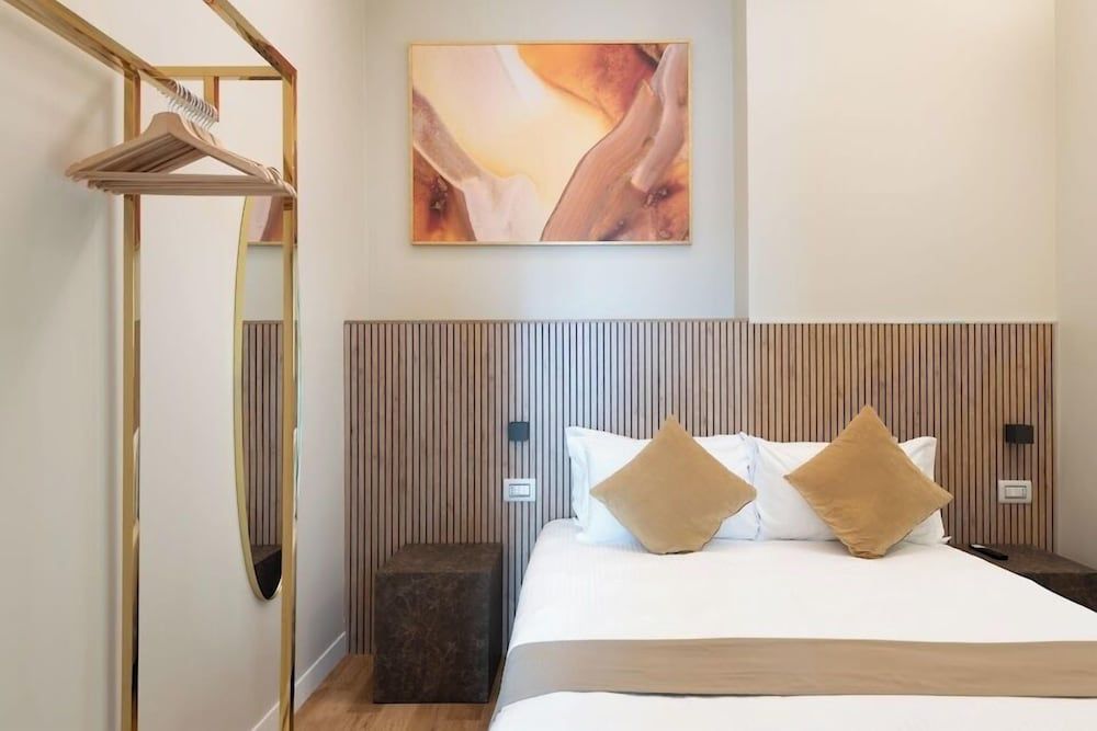 Heart Milan Apartments - Duomo District Deluxe Apartment, 2 Bedrooms, 2 Bathrooms (Galleria del Corso 4)