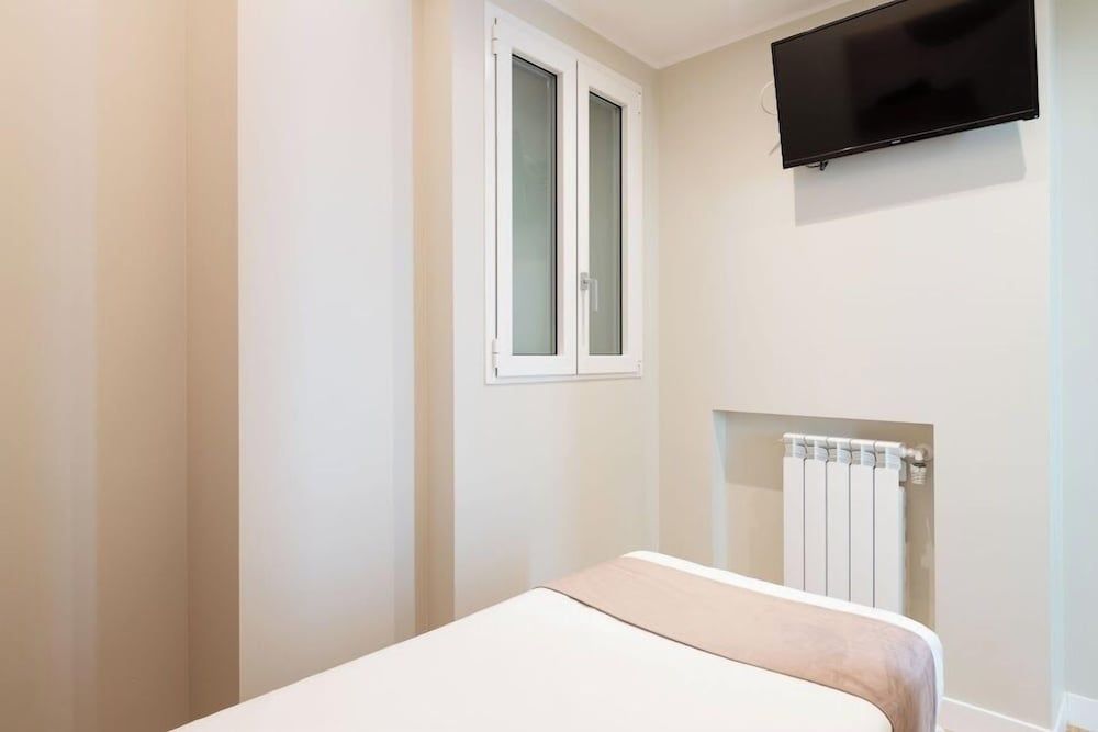 Heart Milan Apartments - Duomo District Deluxe Apartment, 2 Bedrooms, 2 Bathrooms (Galleria del Corso 4) 15