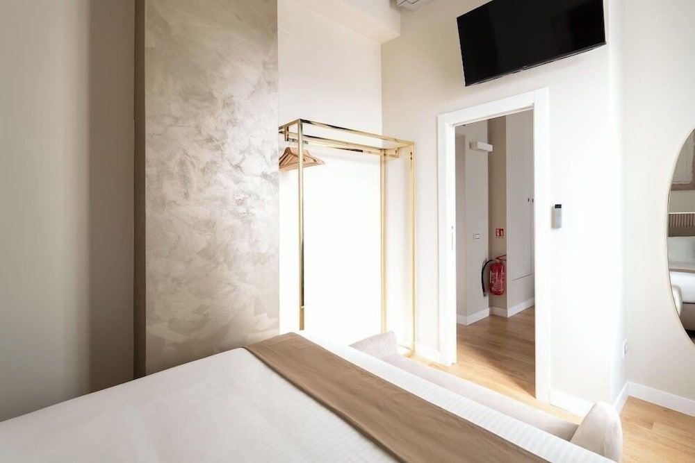 Heart Milan Apartments - Duomo District Deluxe Apartment, 2 Bedrooms, 2 Bathrooms (Galleria del Corso 4) 8