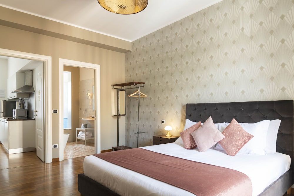 Deluxe Apartment, 2 Bedrooms, 2 Bathrooms, City View (Piazza S. Stefano 6)
