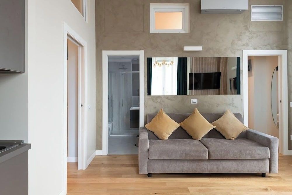 Heart Milan Apartments - Duomo District Deluxe Apartment, 2 Bedrooms, 2 Bathrooms (Galleria del Corso 4) 19