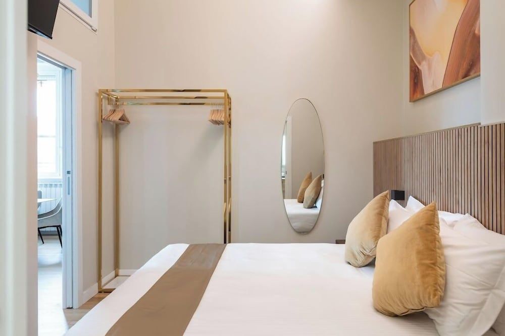 Heart Milan Apartments - Duomo District Deluxe Apartment, 2 Bedrooms, 2 Bathrooms (Galleria del Corso 4) 7