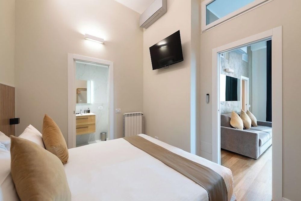 Heart Milan Apartments - Duomo District Deluxe Apartment, 2 Bedrooms, 2 Bathrooms (Galleria del Corso 4) 6