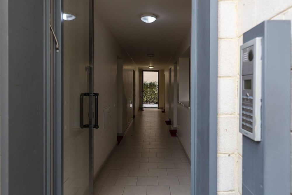 undefined notami - Salomone - Mecenate District 4