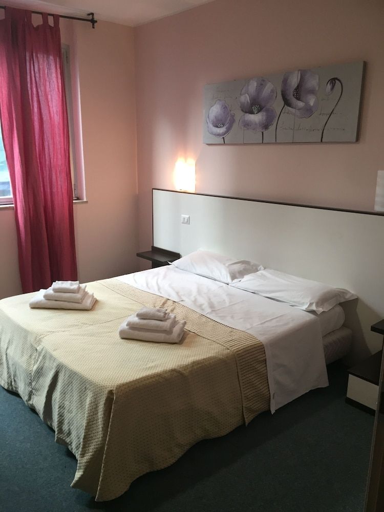 Hotel Lucania Double Room, 1 Queen Bed 3