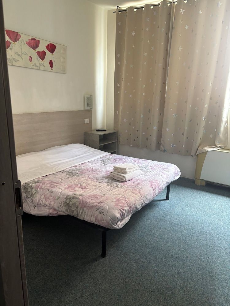 Hotel Lucania Double Room, 1 Queen Bed 4
