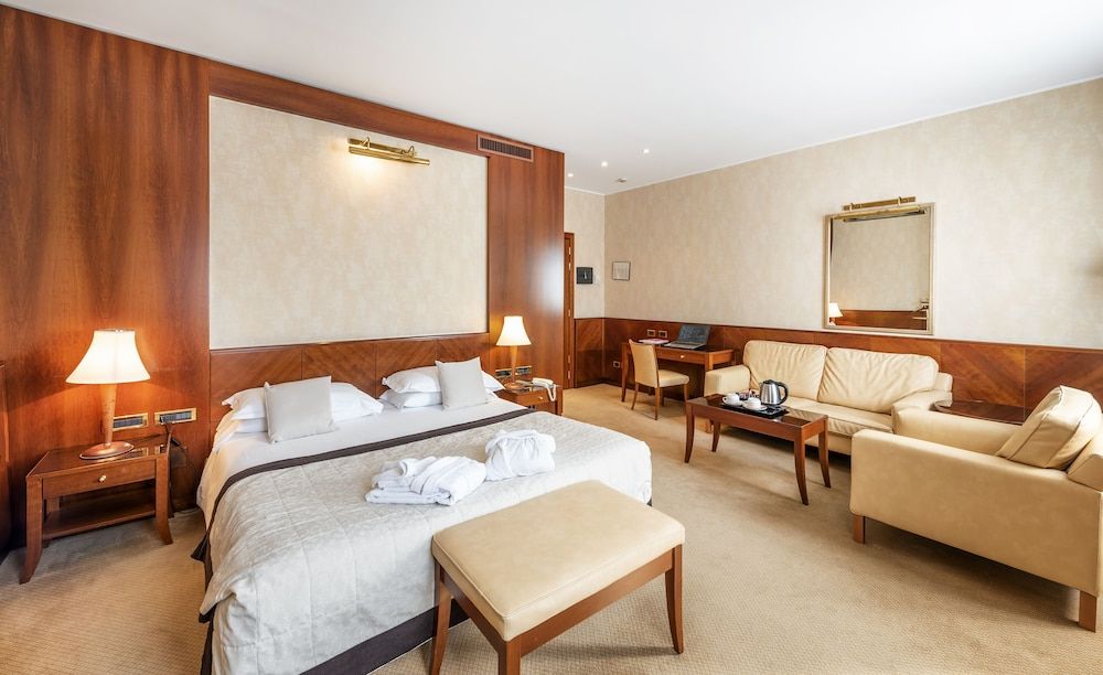 undefined Hotel Ascot 6