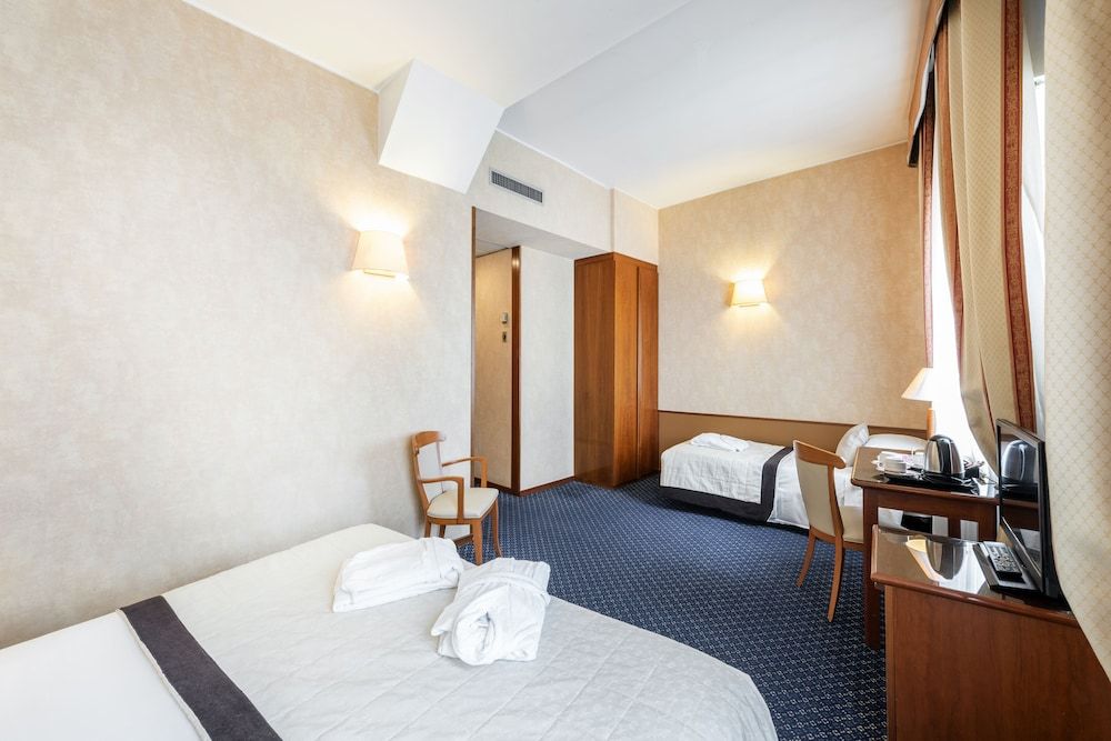 undefined Hotel Ascot 2