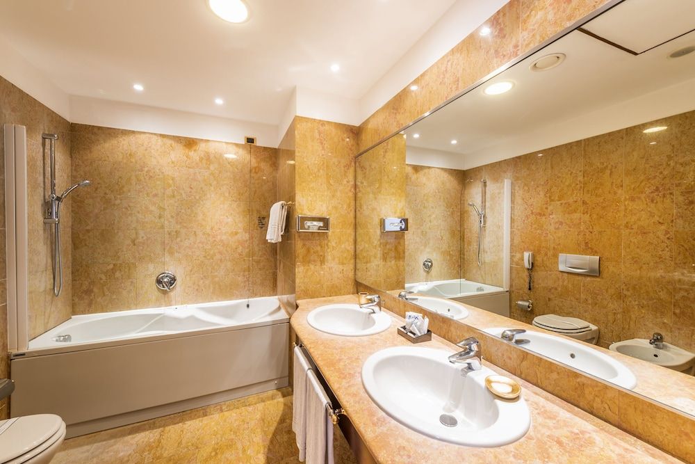 undefined Hotel Ascot 9