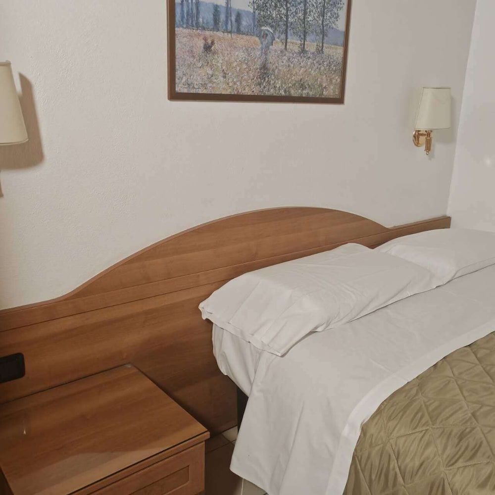 undefined Hotel Mondial 3