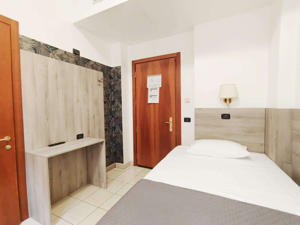 undefined Hotel Mondial 10