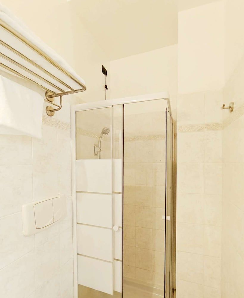 undefined Hotel Mondial 4