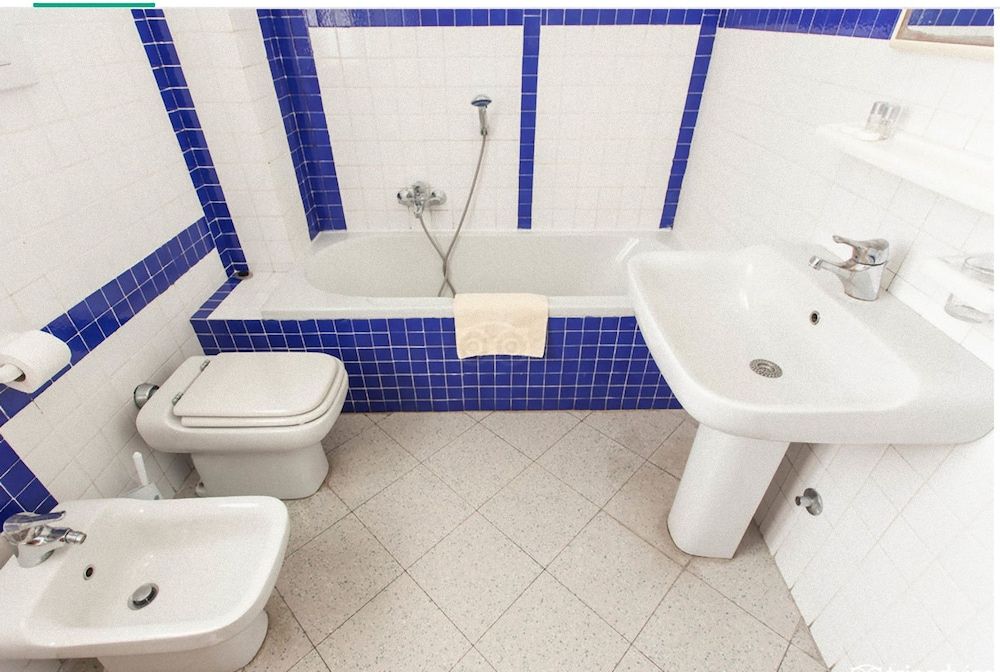 Hotel Greco Triple Room 6