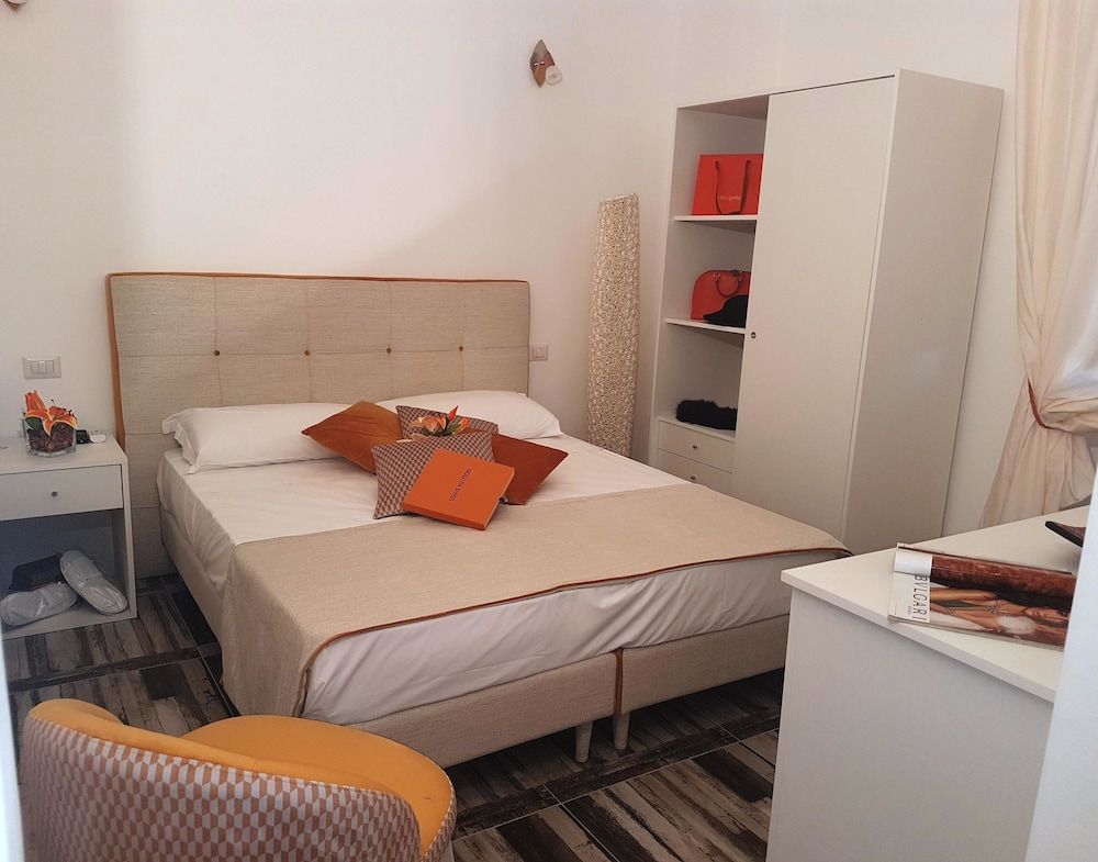 Home Flowers Milano Deluxe Double or Twin Room 3