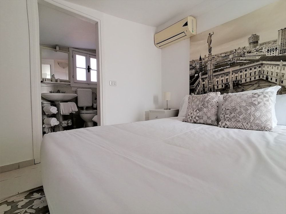 undefined Mercanti Attic Version 8