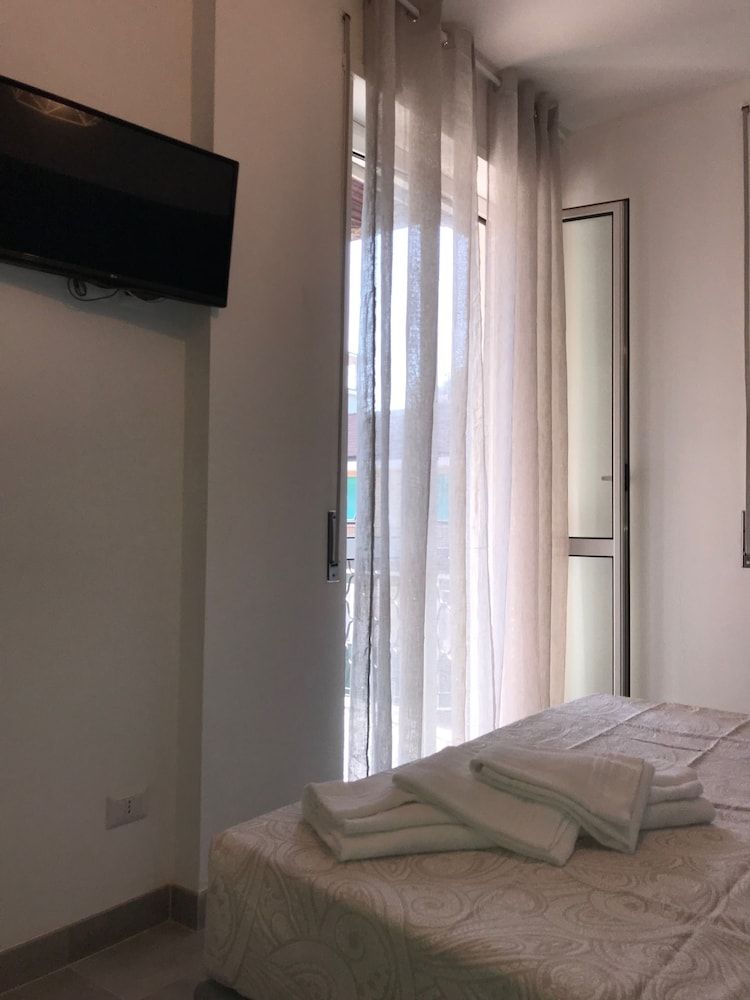 undefined Joy Rooms 6