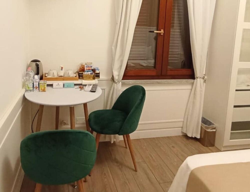 undefined Mama House 4