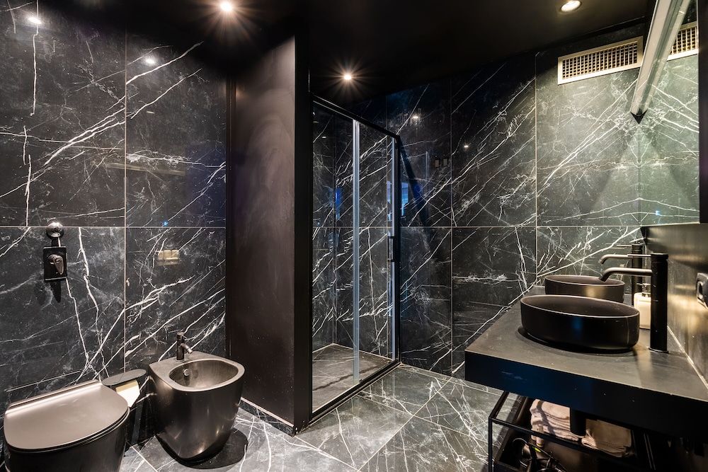 undefined The King Of Milan 6