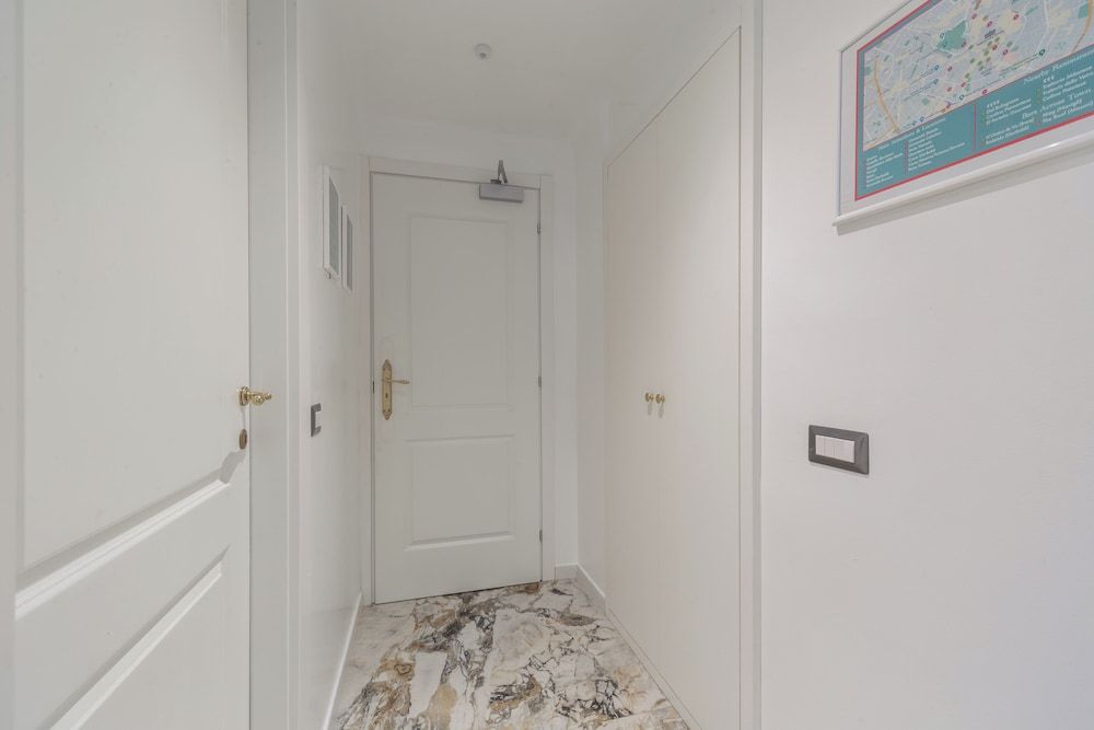 Duomo Smart Suites Deluxe Suite 5